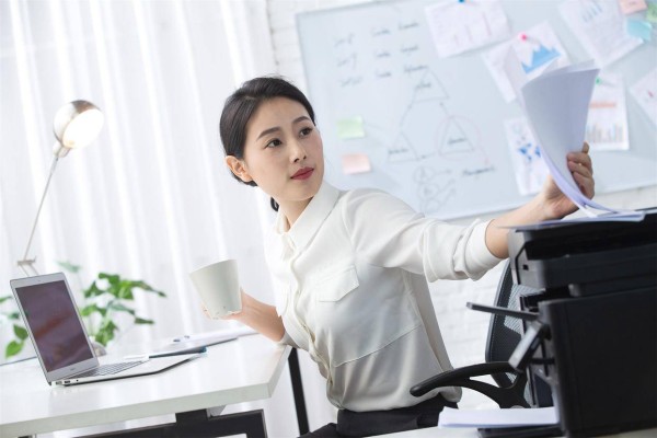 两个结了婚的男女要是共享过这三样东西,那关系早就不干净了,离睡到一起不远了