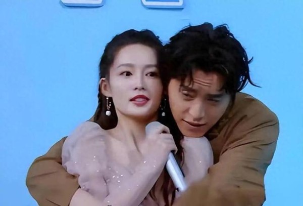 拍戏时被男星手伸进裤子?女演员难以启齿的“灯下黑”,不止于此