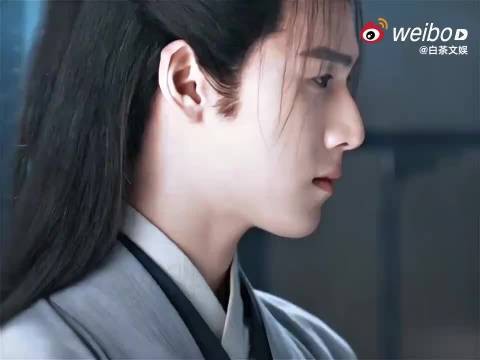 李昀锐从沙场战将到都市少年，战损神态切换自如