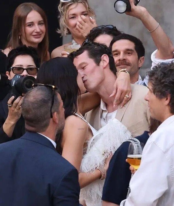 Dua Lipa三天婚礼花了170万美元,全城封路居民吵翻了