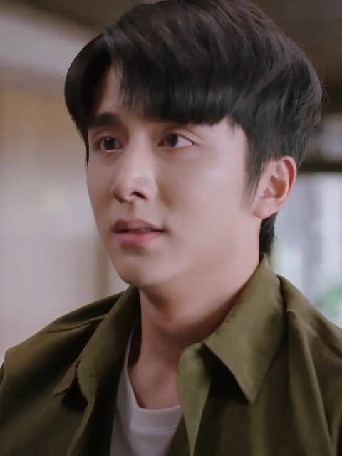 留学9年归来的儿子，跪谢养父之恩..