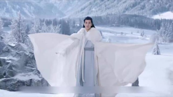元一宫第一高手妙风使终于出手了，只见他挥挥手，就能化雪成水