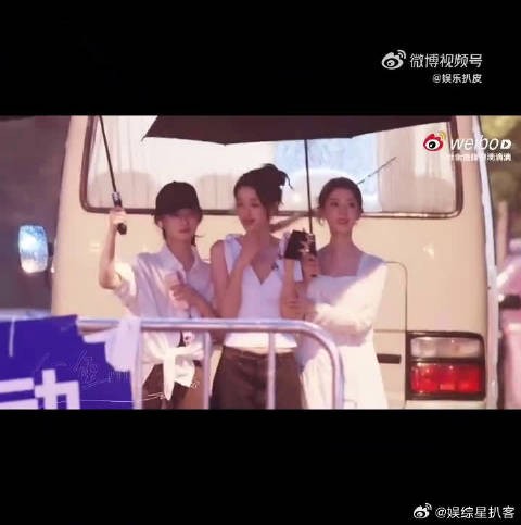 陈瑶回应孙怡互动,姐姐们细节尽显温柔