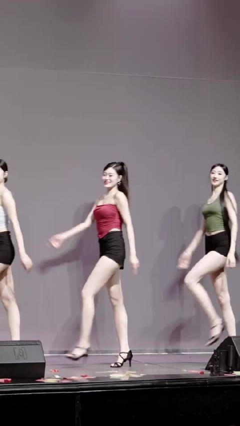 眼睛妹这么抢镜,小徐这么含蓄舞蹈 热门