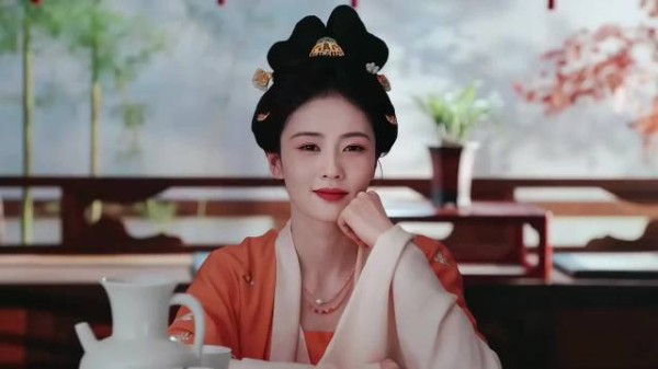 白鹿丞磊新剧《莫离》今日开播,演绎双强复仇先婚后爱