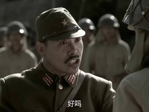 俘虏兵变险暴露身份举枪闯祸