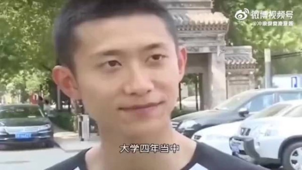 张一山被问：为什么上大学时没人追？一旁杨紫的抢答，我能笑一年