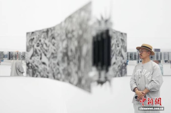 “新锐艺术家”刘毅首次个展《倒影离开水面之后》在沪展出