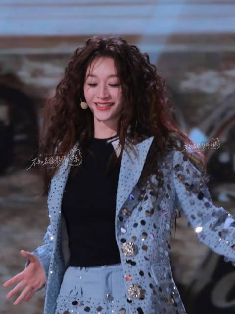 李小冉亮相乘风2026表演普通disco