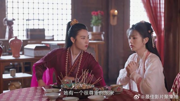 这段太搞笑，明明是李薇自己的事，却说成她的妹妹