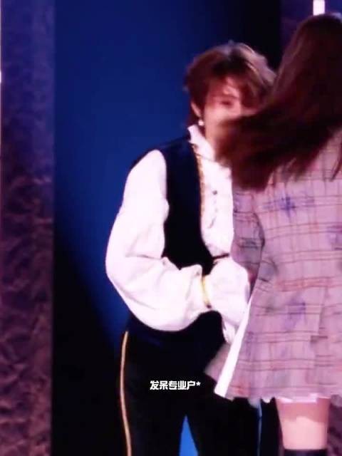 别再骂我们小王濛了…就差以自己为圆心鞠躬了