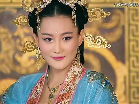妲己眼里没有对同性的雌竞 全是对妹妹的欣赏