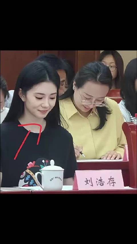刘浩存素颜状态获赞，路人称其干净感难复制