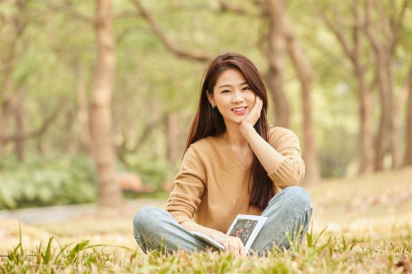 结了婚的女人要是偷偷喜欢你，才会有这么三个举动，别轻易凑上去