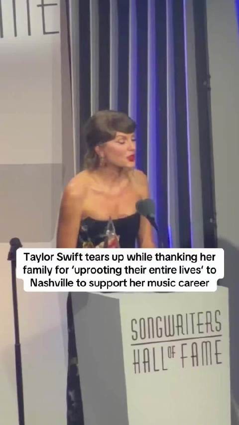 霉霉Taylor Swift获Songwriters名人堂奖落泪致谢家人
