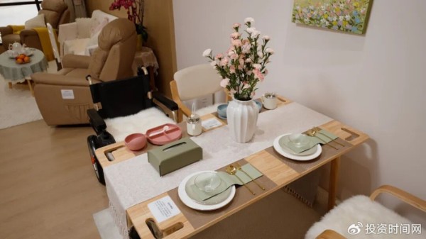 深夜那通电话背后，居家养老的困局如何破解？