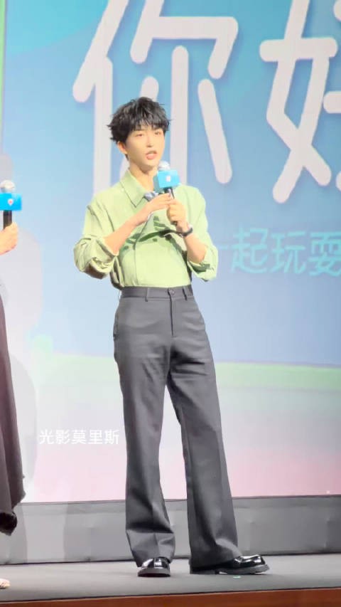 黄子弘凡现身迪士尼动画《玩具总动员5》首映