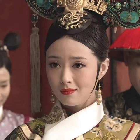 “在本宫面前——本宫不开口，你连呼吸都得屏住，听懂了没？”