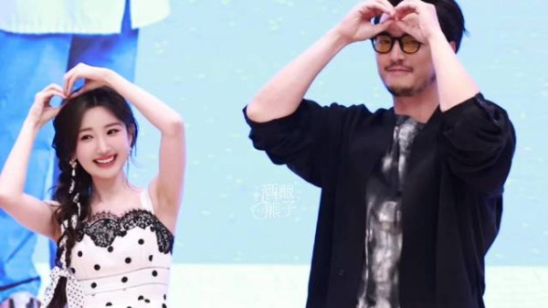 太幽默了比心变成墨镜变成领结总之一定不是蝴蝶结