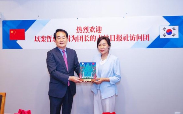 深化三十二载友谊 共启文化交流新篇 | 《吉林日报》与韩国《江原日报》签署合作框架协议