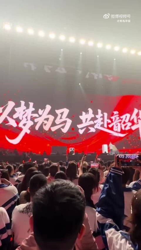 妈呀谁懂啊！去看徐良演唱会居然扛回一台100寸大彩电！这排面直接拉满