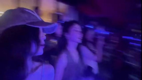 吴宣仪代斯同框现身蔡依林演唱会合唱倒带