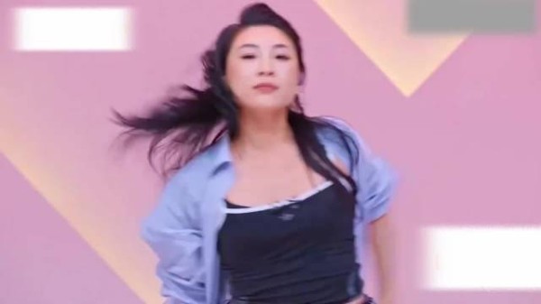 小考排练玩出新花样,张月化身移动DJ台,黄灿灿沉浸式搓碟,灵动又搞笑