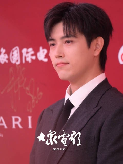 陈飞宇@陈飞宇Arthur 亮相上海国际电影节红毯！