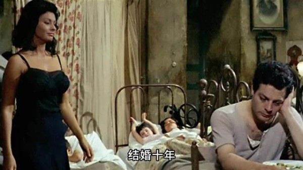 为了不进去踩缝纫机 夫妻俩选择不停生孩子 昨日今日明日