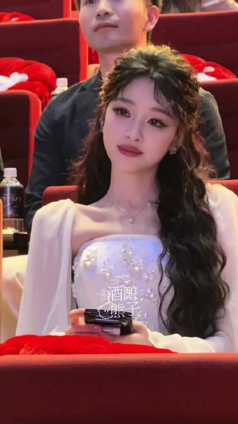 额滴神呀孙怡内场这套完全是神女降临,姐姐是天使