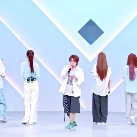 王濛浪姐舞台蜕变，唱跳rap全面进步