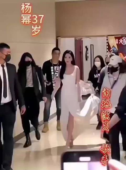 身材于颜值并存你喜欢哪一位:杨幂✘张嘉倪✘景甜✘杨颖✘赵露思✘刘亦菲