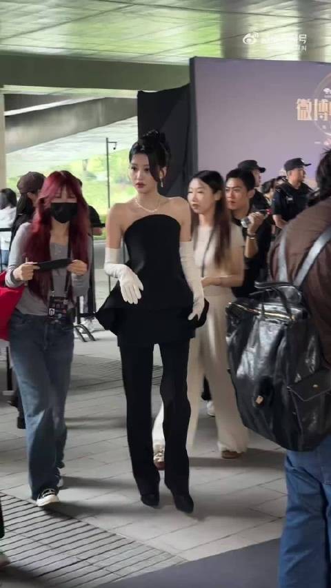 这个孙怡简直太美貌了！颜值气质双双在线，谁能拒绝这么亮眼的美女
