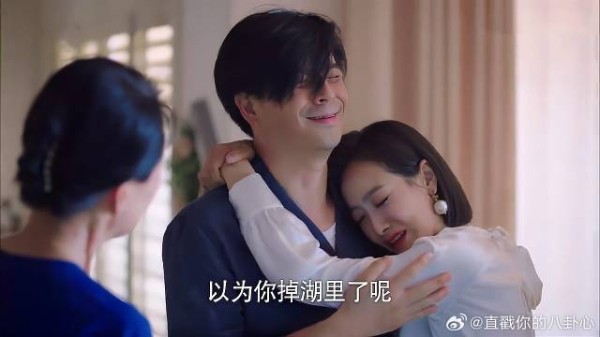 贺爸失踪终于回家,贺繁星一把抱住老爸,这幕泪崩