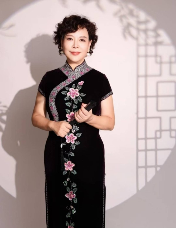 翰墨流芳处 温婉见风骨——记当代实力派女书法家安玲玲
