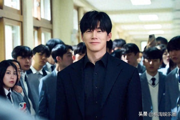 韩剧《铁拳教育》引发轰动,韩国教育长连夜规划三大机制保护老师