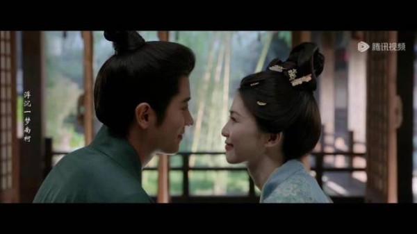 白鹿丞磊新剧初吻片段曝光