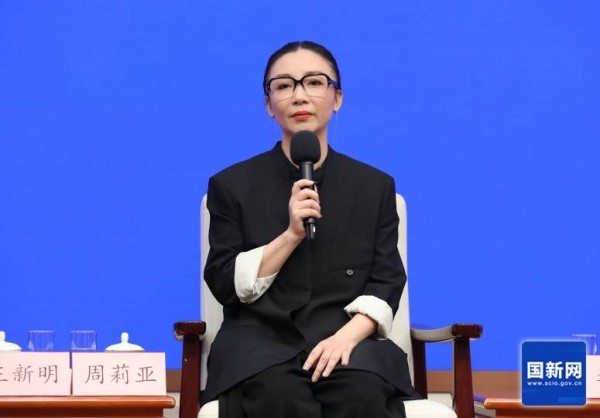 《只此青绿》编导周莉亚：让走出剧场的观众眼中有光，就是我奋斗的意义