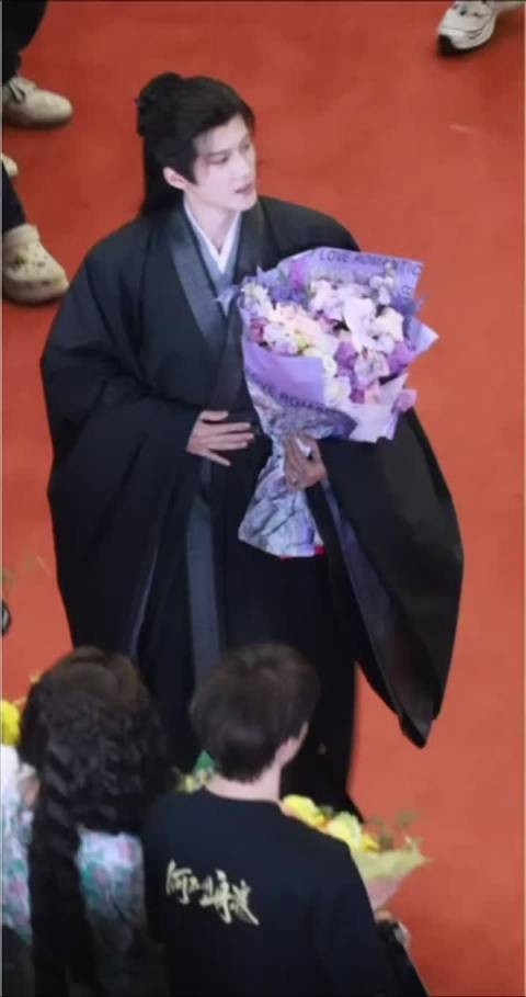 檀健次《何不同舟渡》杀青路透来啦,你期待他的新角色吗?