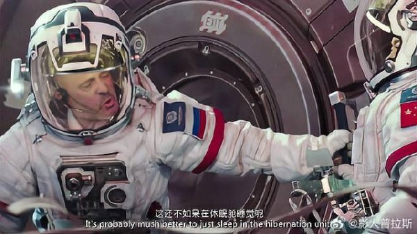 老马陪吴京搞大事,怎料一开船舱就飞出去,生死未卜!