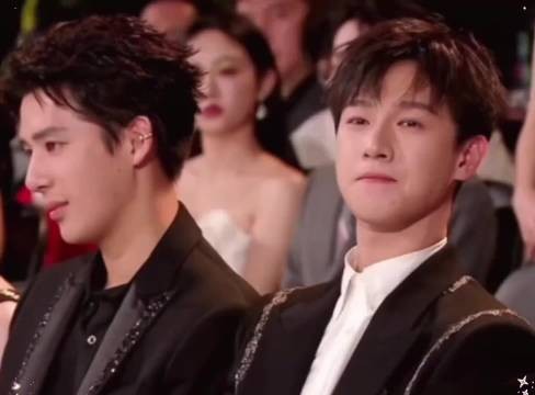 王安宇李昀锐早年篮球节目同框照曝光