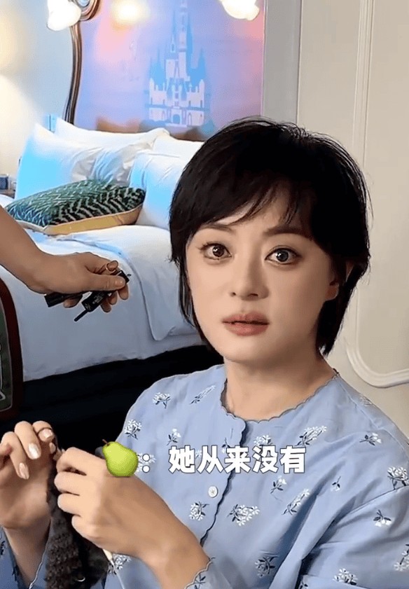 孙俪自夸剪完短发后巨美，笑称与女儿小花有代沟