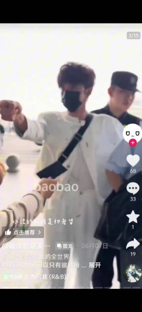男子恶意挤压鼠类遭执法人员制止