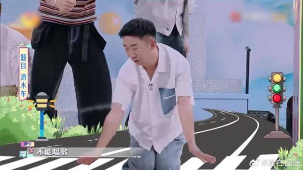 杨迪檀健次表演洒水车，迪哥竟自动配音，笑疯于洋