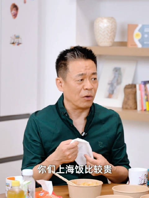 戴军问孙浩你怎么会想起来给我们带些吃的呢?