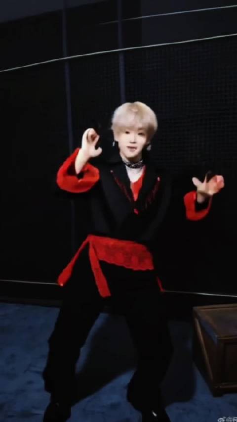 你怎么知道糜加诚也会跳red了 为什么这ai会变脸啊