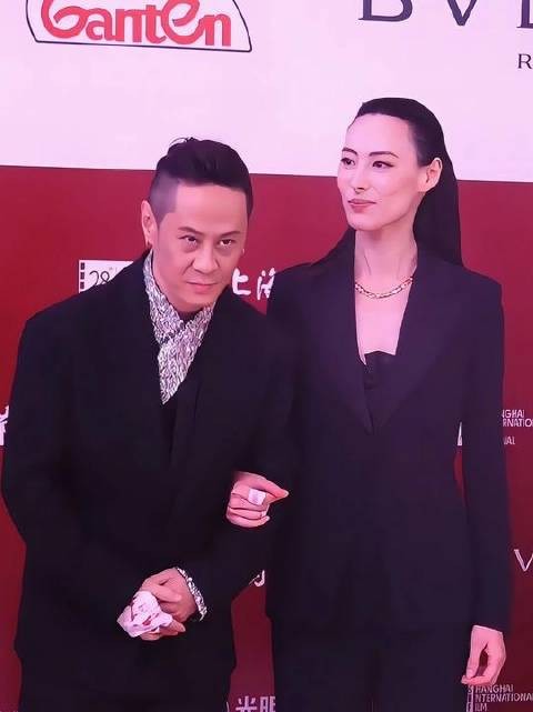 梁洛施37岁携新男友高调现身，虽为李嘉诚诞下三子却仍未跻身豪门之列