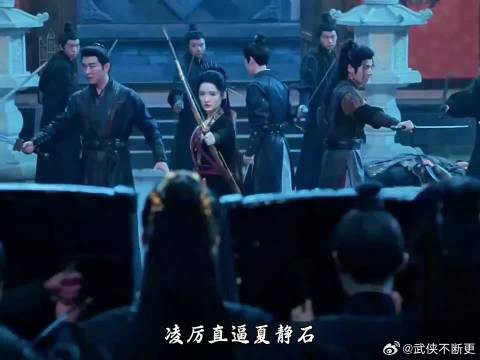 一笑随歌大结局，恶人全遭报应，凤随歌弃了皇位，和付一笑归隐江湖！