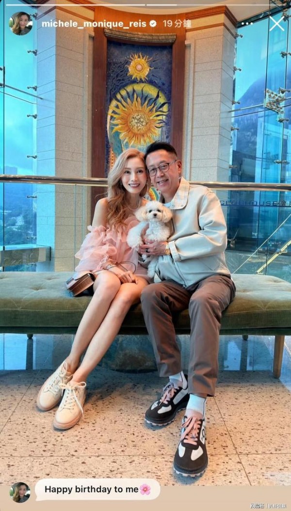 李嘉欣迎56岁生日，老公许晋亨陪伴庆生，晒二人合照大秀恩爱