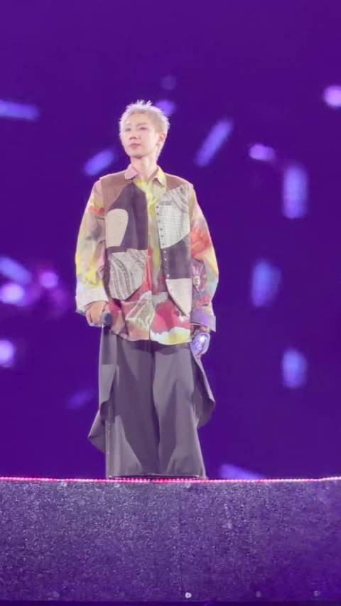 汪苏泷演唱会歌迷求婚获赠帽子引热议